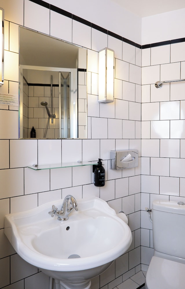 Superior Single Room thumbnail 5