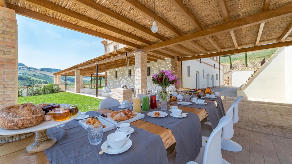 Villa photo 2