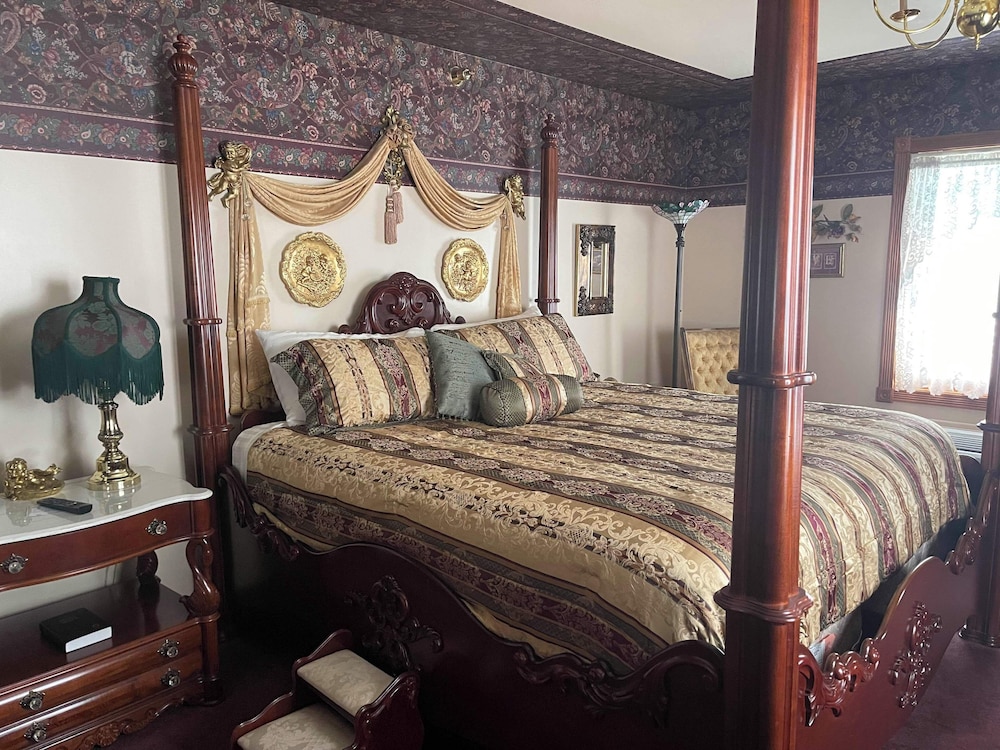 Grand Room, 1 King Bed, Non Smoking