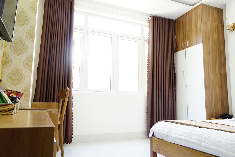 Deluxe Single Room, 1 Queen Bed, Mountain View