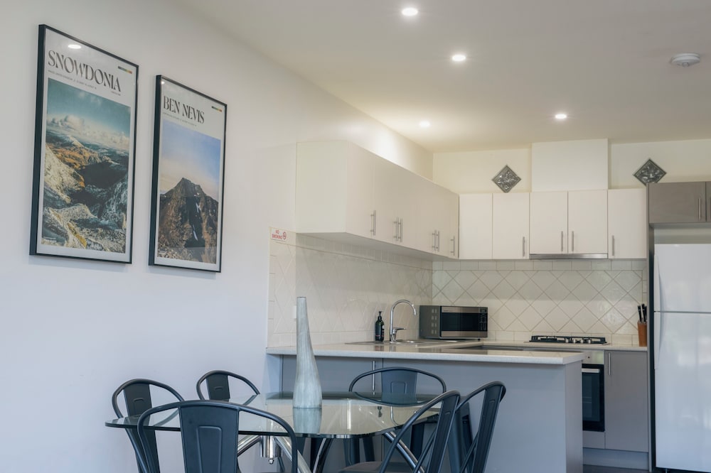 Executive Townhome, 2 Bedrooms, Mountain View photo 2