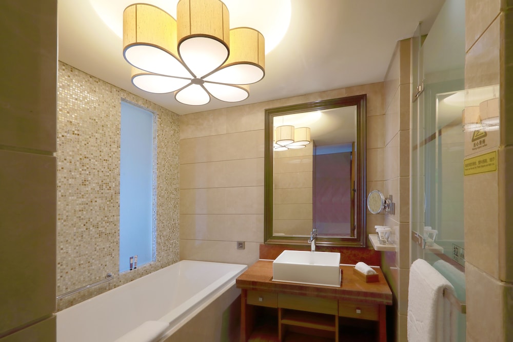 Superior CBD View Queen Room - Photo 2