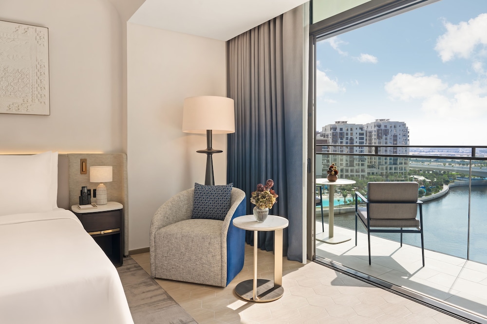 Deluxe Room, 1 King Bed (Canal View) - Complimentary Lagoon Access photo 2