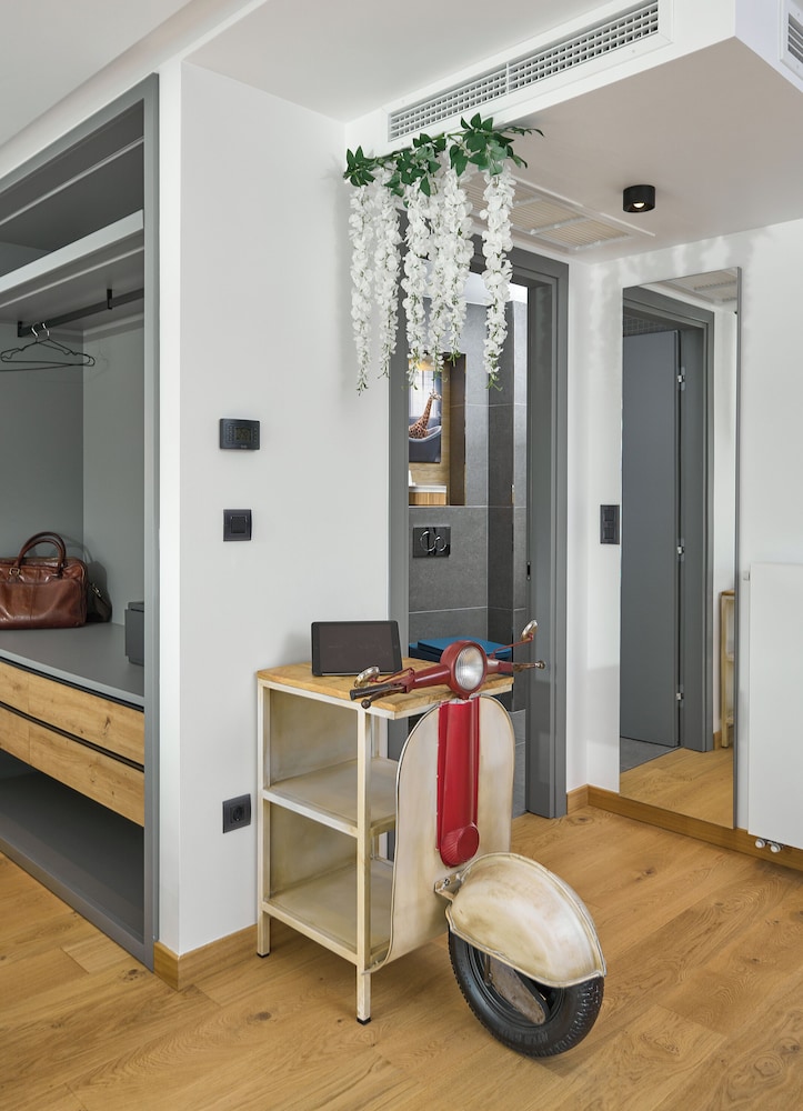 Deluxe Suite with Sea View photo 3