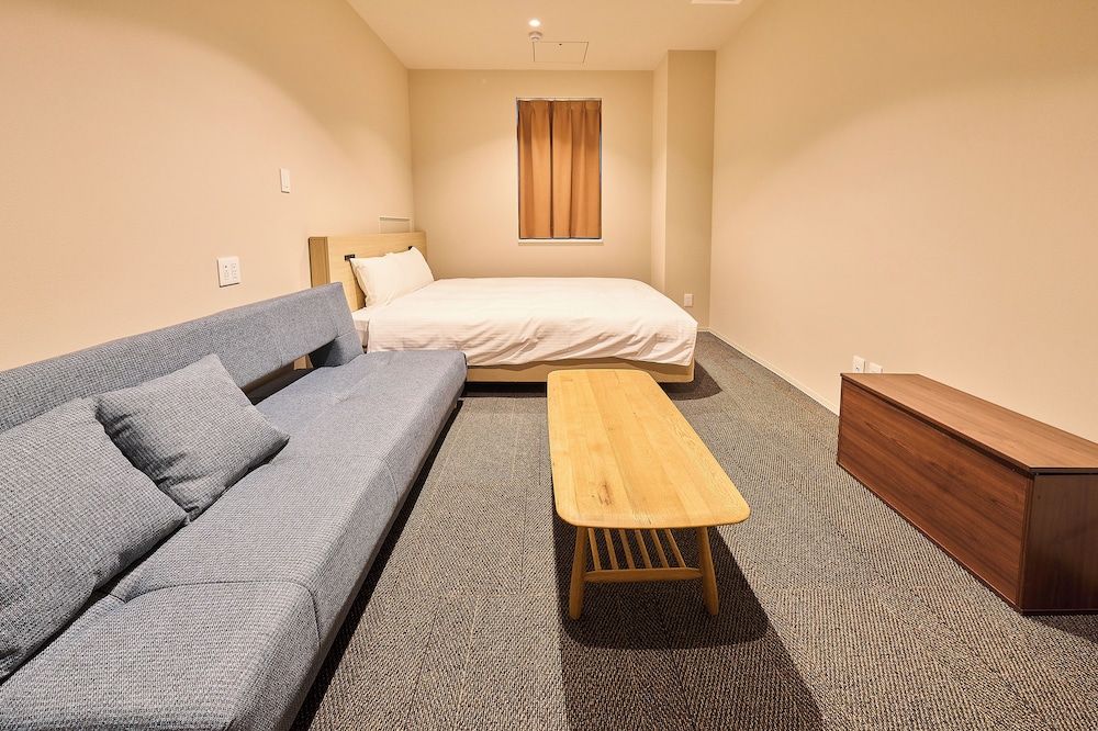 Private Group Room for 1-3 with Shared Shower room, Non Smoking (Queen Bed + Sofa)