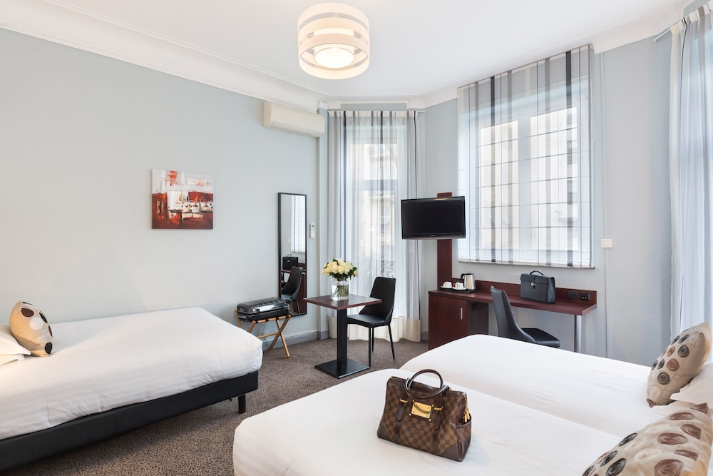Exclusive Room, Multiple Beds, Non Smoking - Photo 2