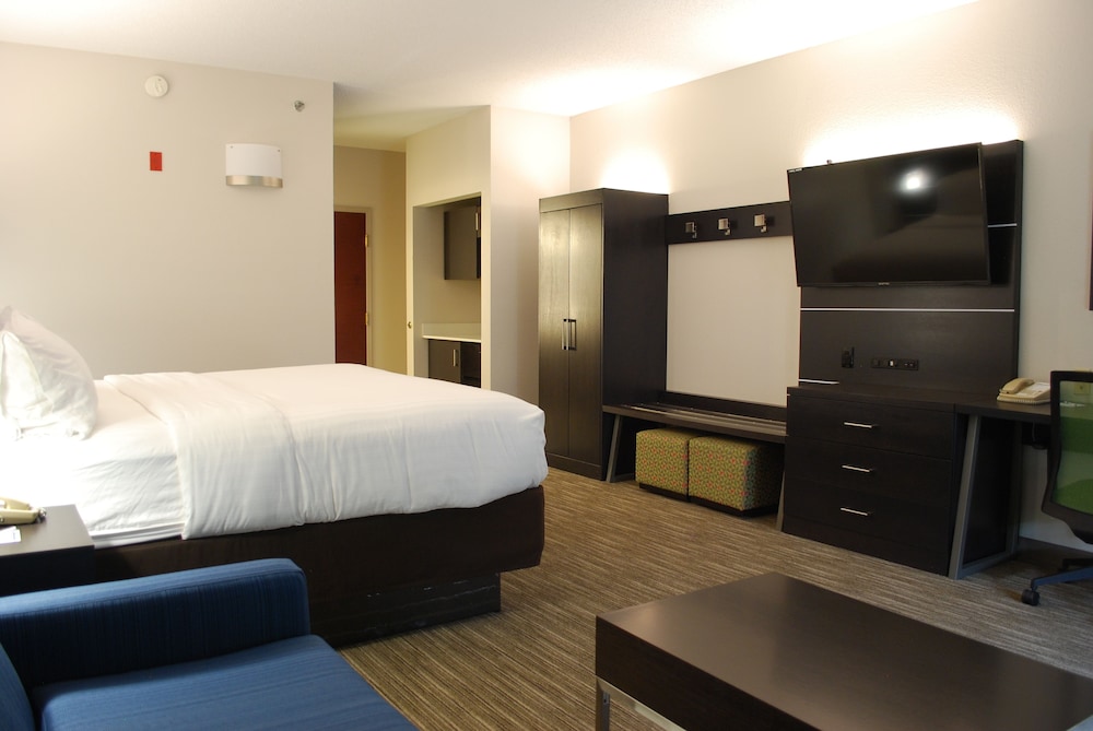 Standard Room, 1 King Bed - Photo 5