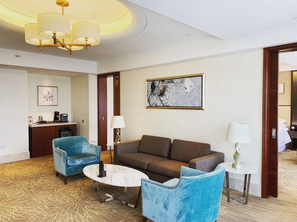 Club Suite, 2 Bedrooms, City View photo 2