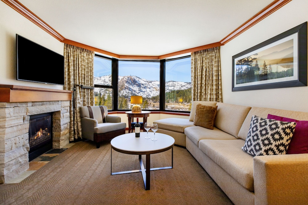 Suite, Fireplace, Valley View - Photo 5