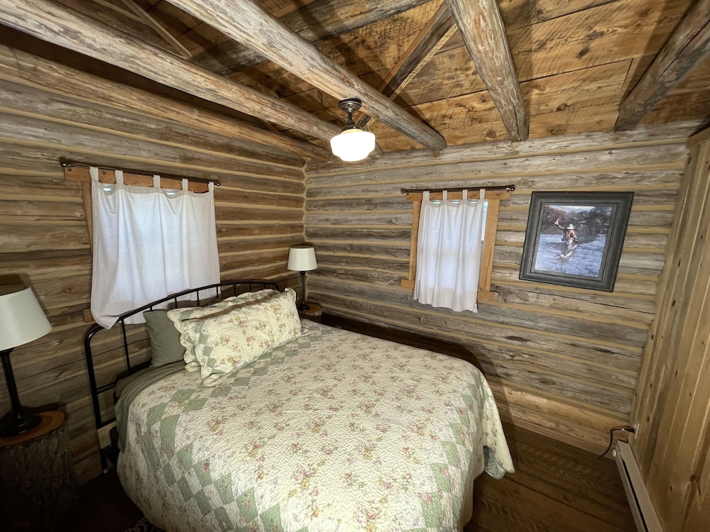 Standard Cabin, Non Smoking, Mountain View photo 1