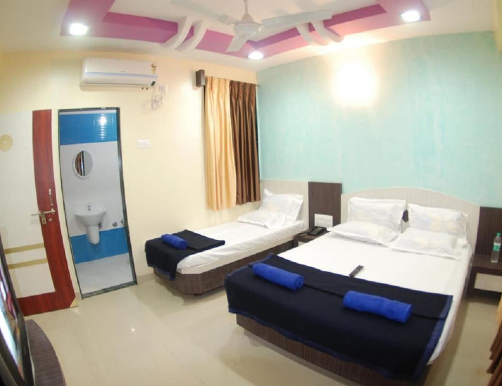 Deluxe Triple Room, Multiple Beds photo 3