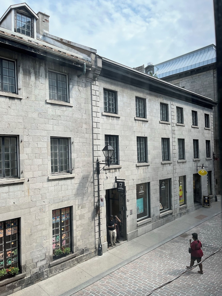 Deluxe Studio
