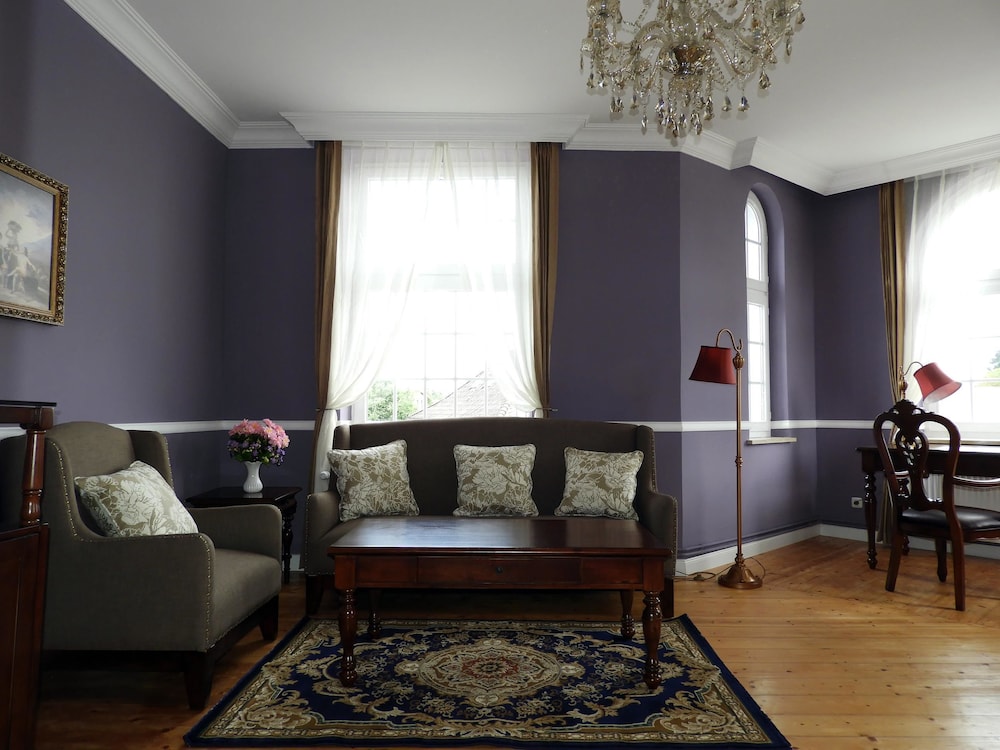 Autumn Suite photo 3
