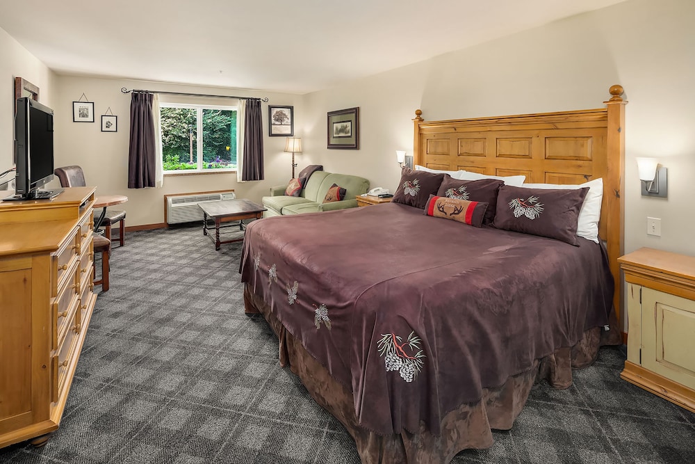 Room, 1 King Bed (Village View)