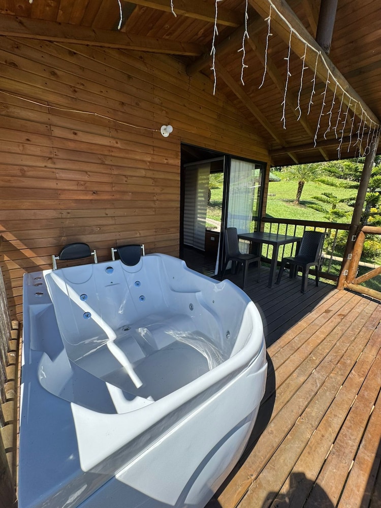 Deluxe Cabin, Balcony, Partial Lake View photo 3
