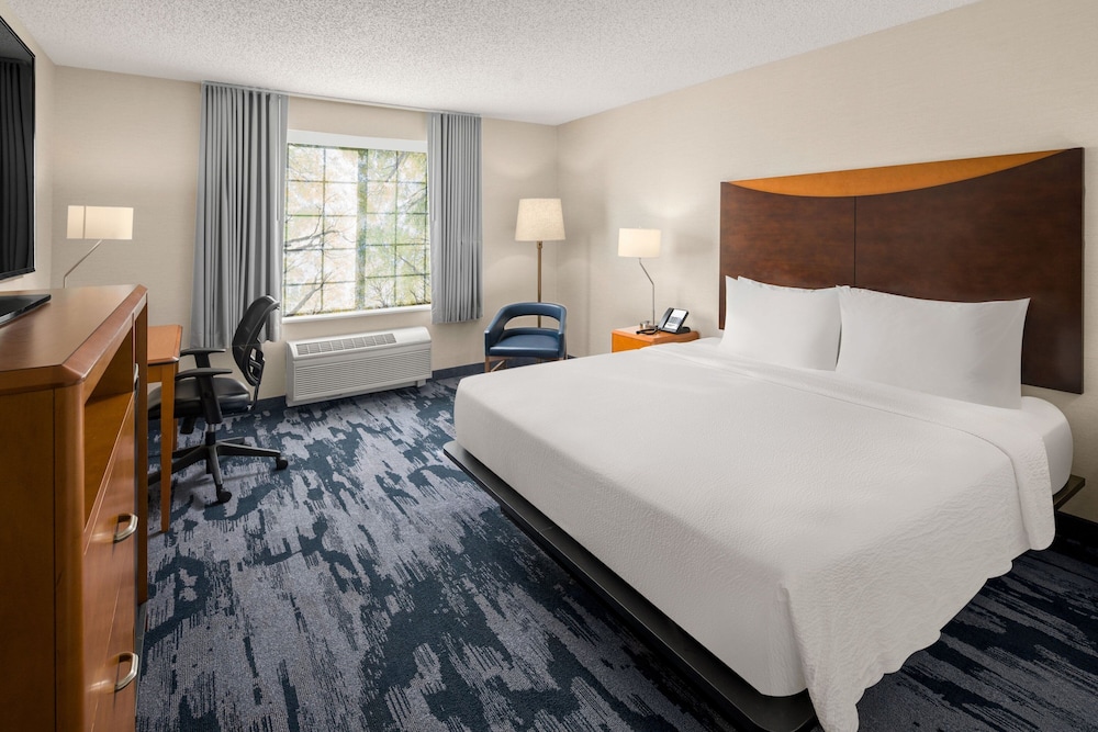 Room, 1 King Bed (Mobility Accessible, Tub) - Photo 2