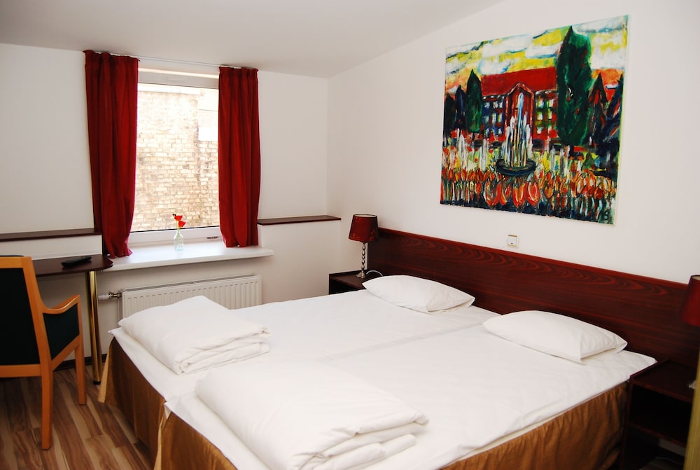 Double or Twin Room - Photo 18