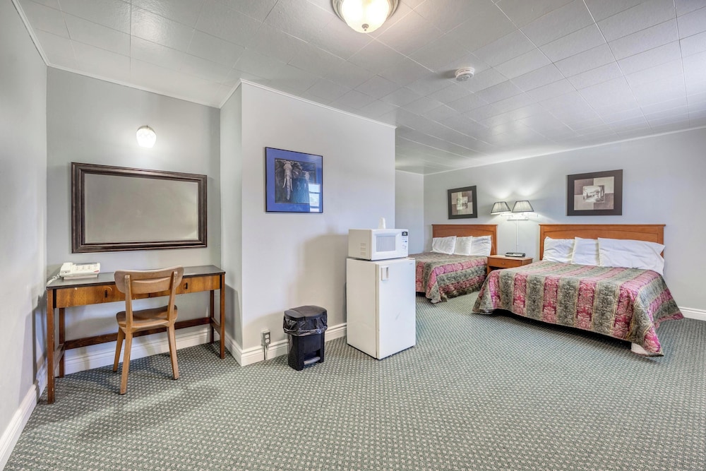 Superior Double Room, 2 Double Beds, Non Smoking, Bathtub photo 1