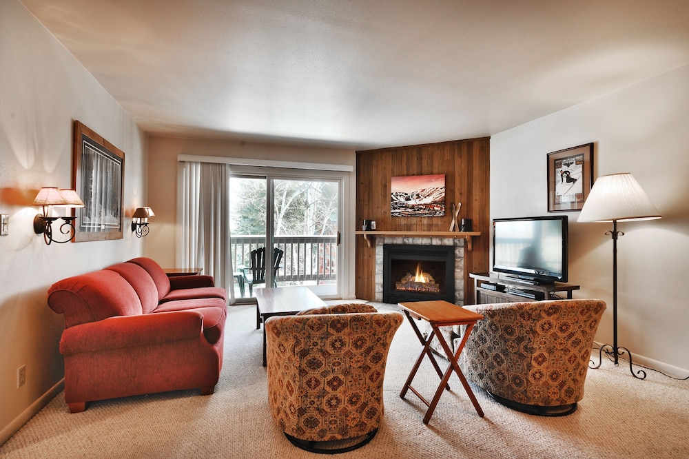 Condo, 2 Bedrooms
