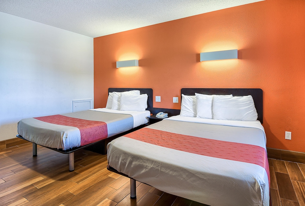 Deluxe Room, 2 Double Beds, Non Smoking, Refrigerator & Microwave photo 1