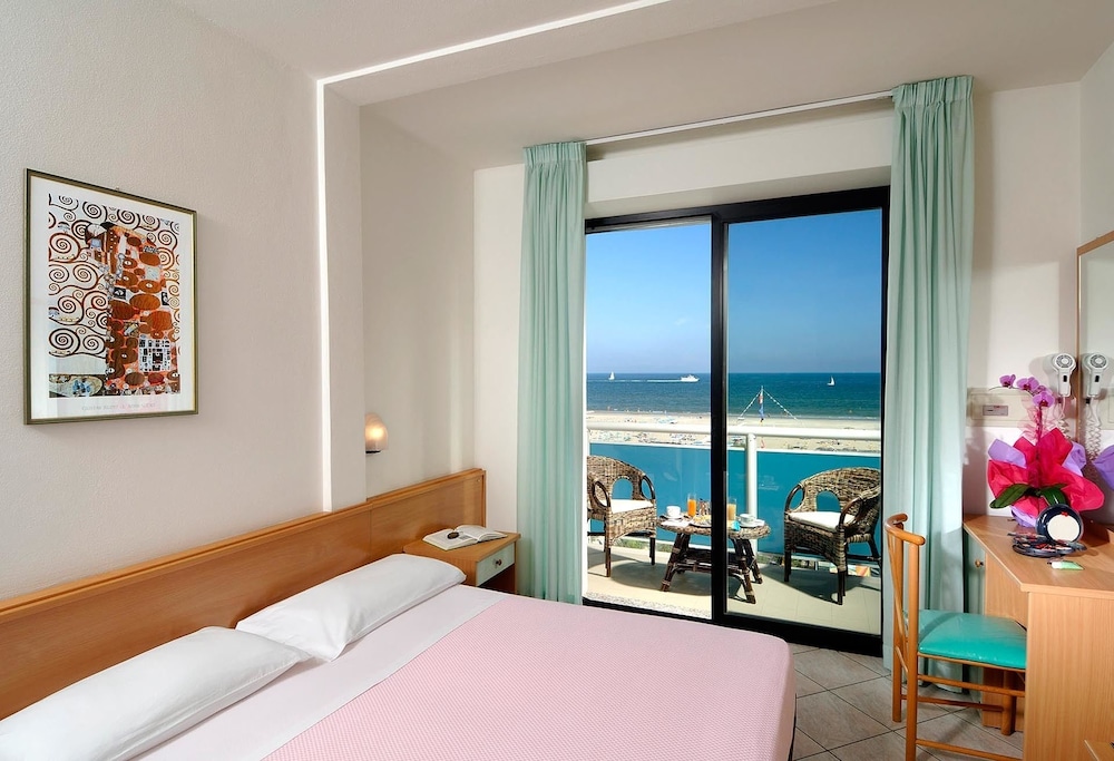 Superior Quadruple Room, Sea View photo 3
