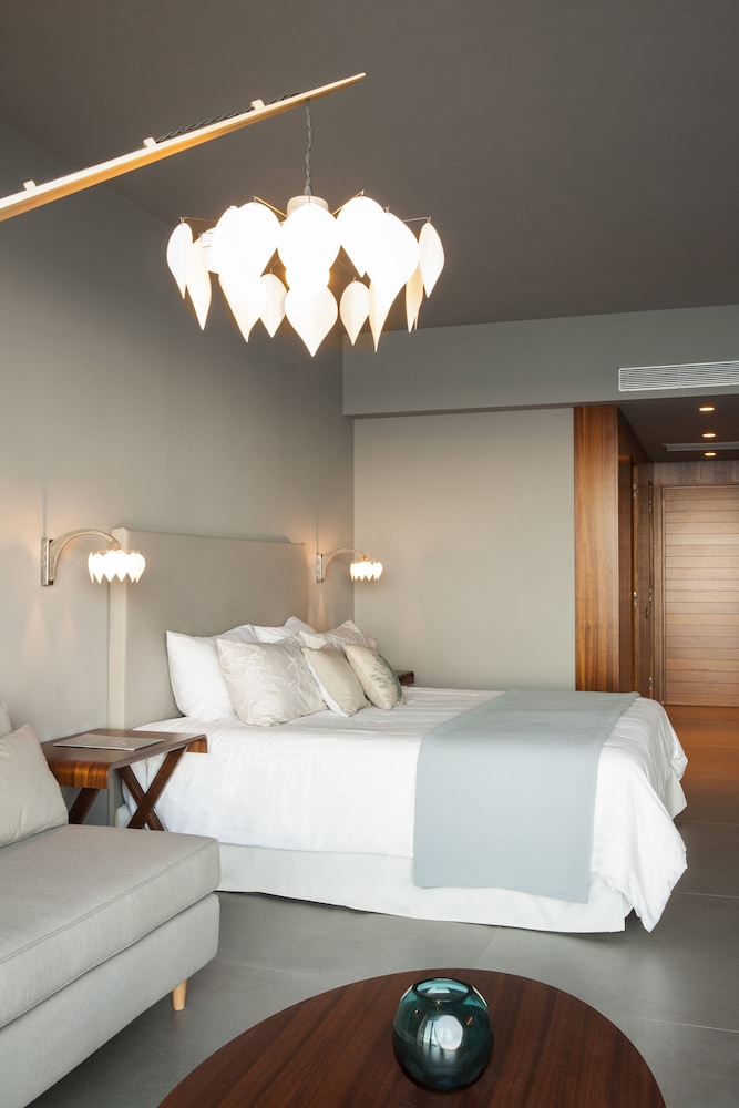 Deep Blue Bungalow Suite, Waterfront