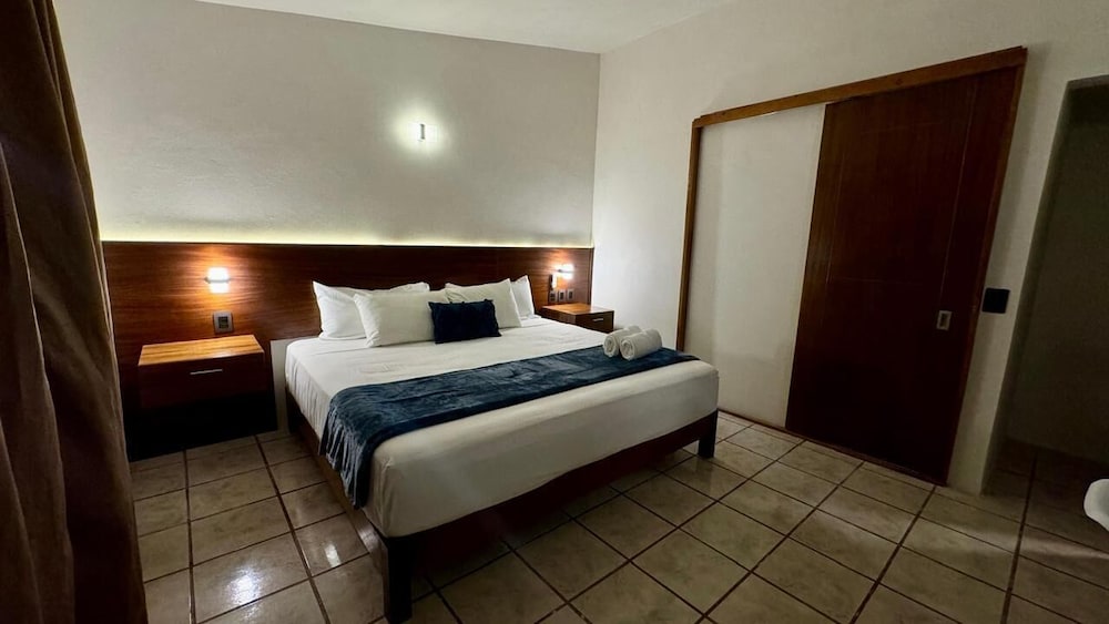 Deluxe Suite, 1 King Bed, Park View