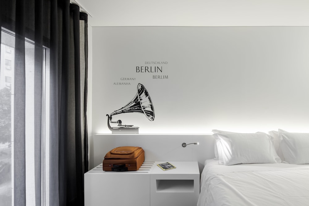 Superior Double or Twin Room thumbnail 5