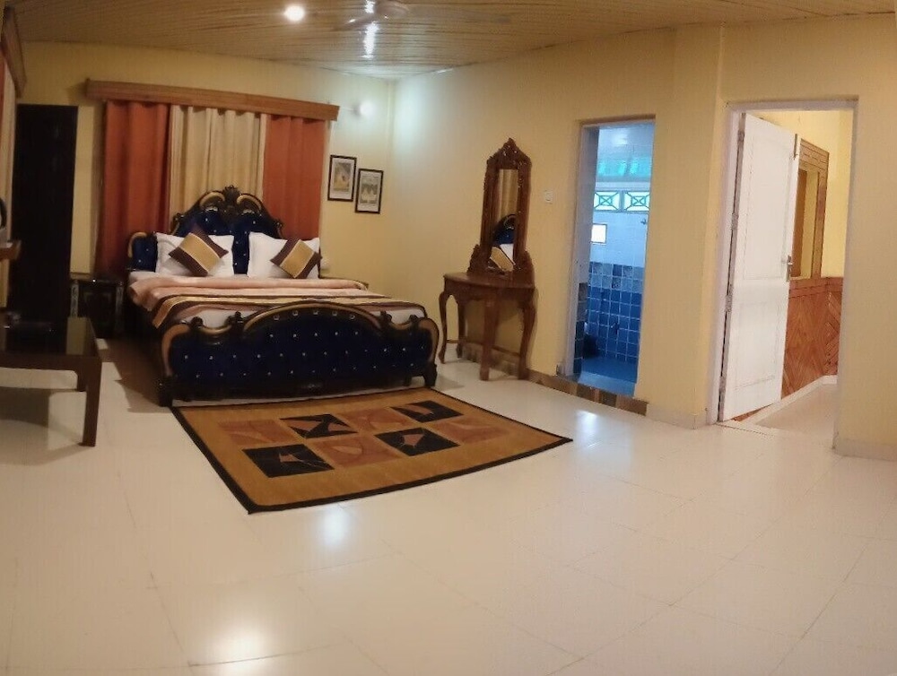 Deluxe Room - Photo 17