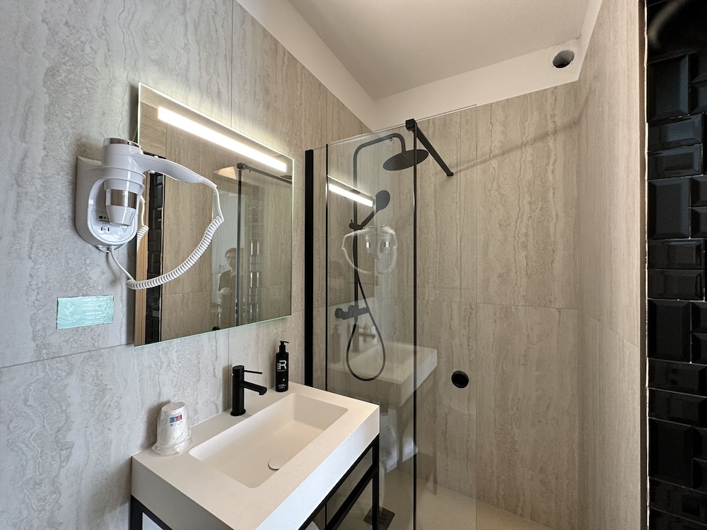 Room M - Balcon Vue Mer -18m² - Lit Double / Lits Jumeaux - Photo 12