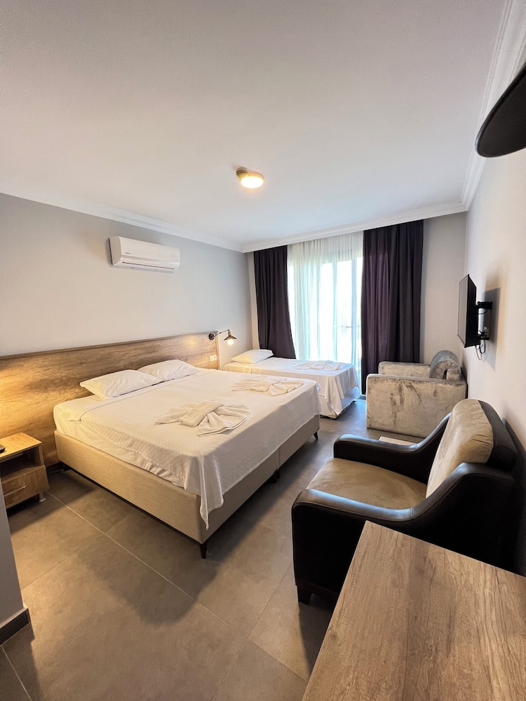 Basic Quadruple Room, Non Smoking, Sea View