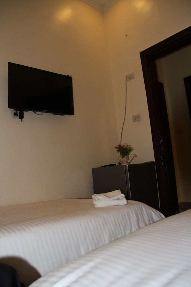 Twin Room, 2 Twin Beds, Private Bathroom - Photo 2