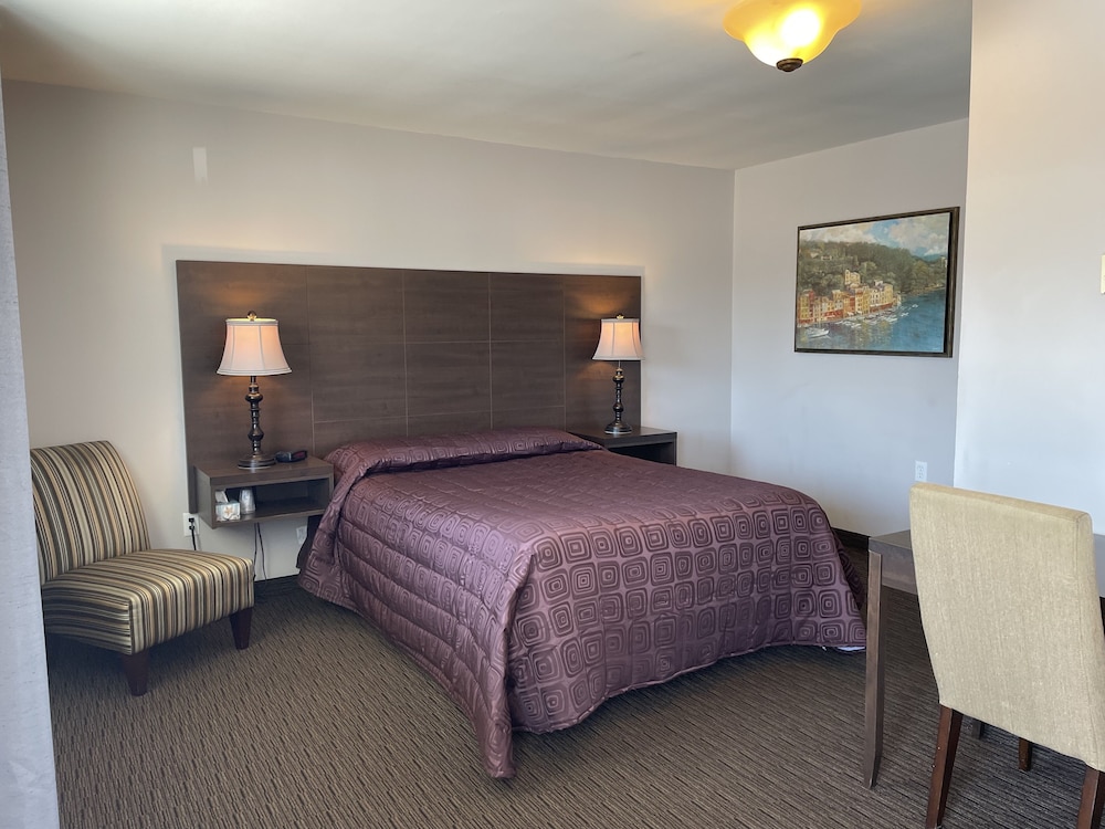 Basic Room, 1 Queen Bed photo 3