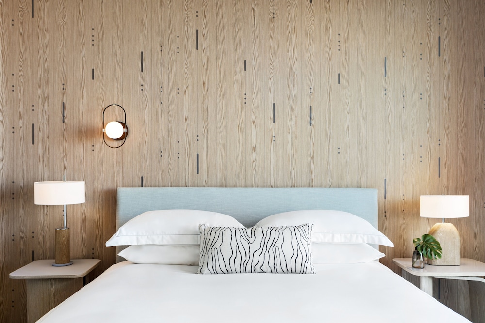 Room, 1 King Bed, Mobility Accessible, Non Smoking (Communications) - Photo 1