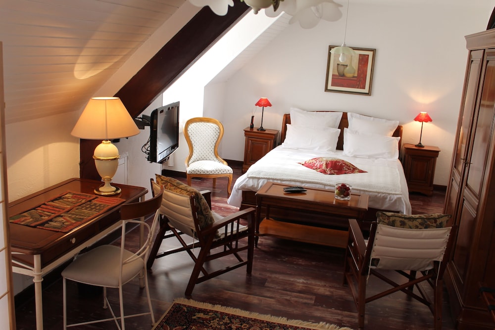 Comfort Room, 1 King Bed, Club Lounge Access, Park View photo 1
