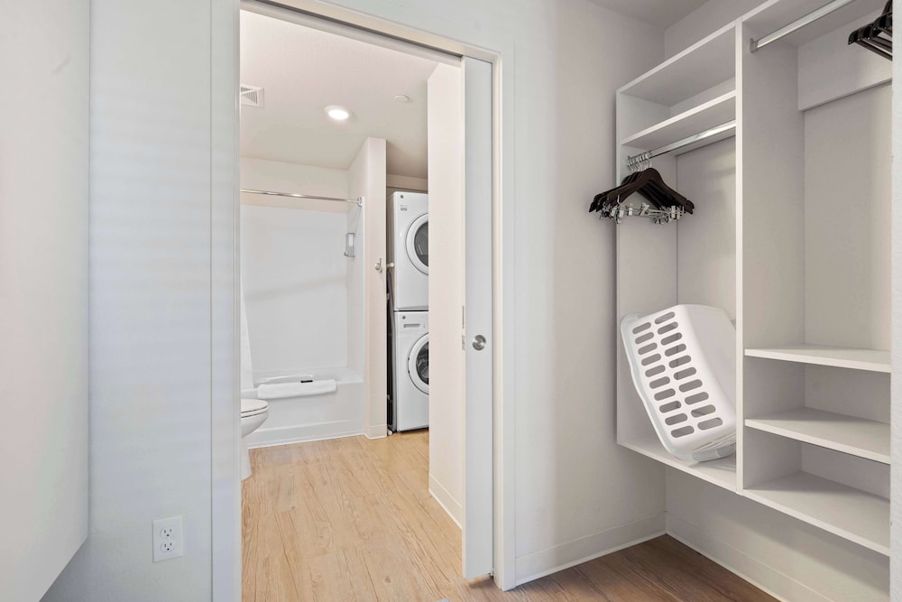 Suite, 2 Bedrooms, Accessible (Hearing) - Photo 14