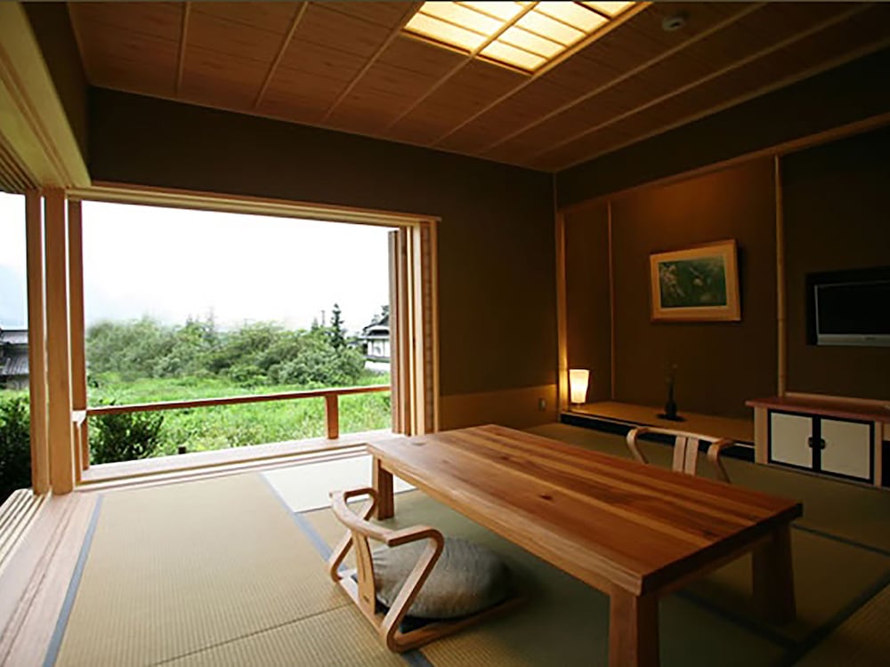 Traditional House (SHIDAKA), Mountain View