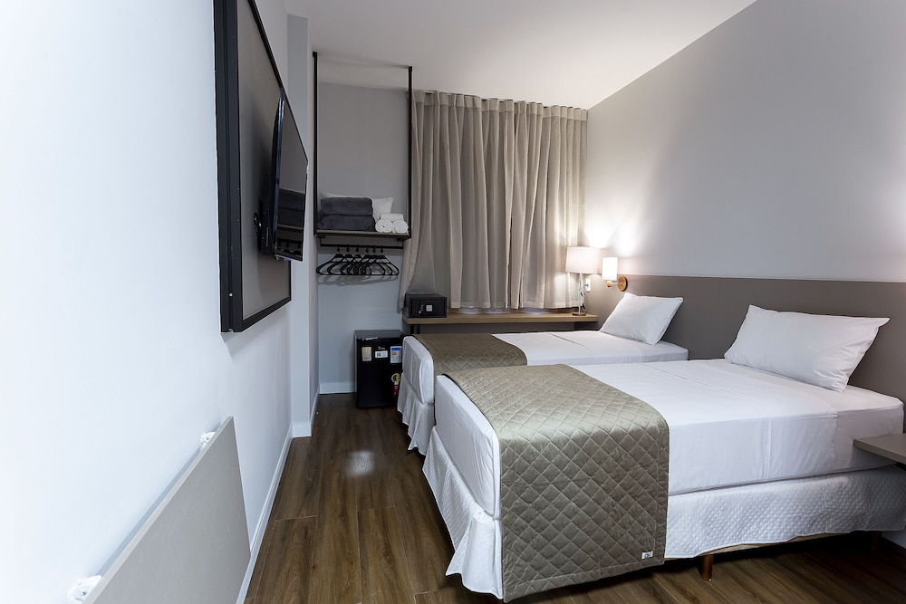 Deluxe Room, Mobility Accessible photo 3