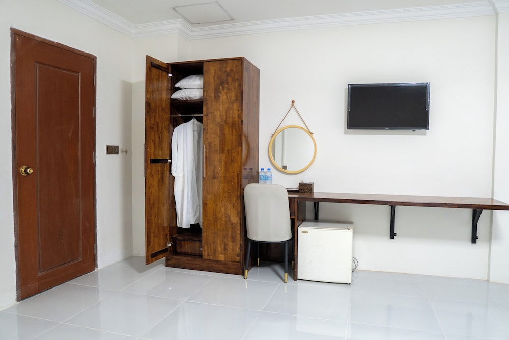 Deluxe Room - Photo 3