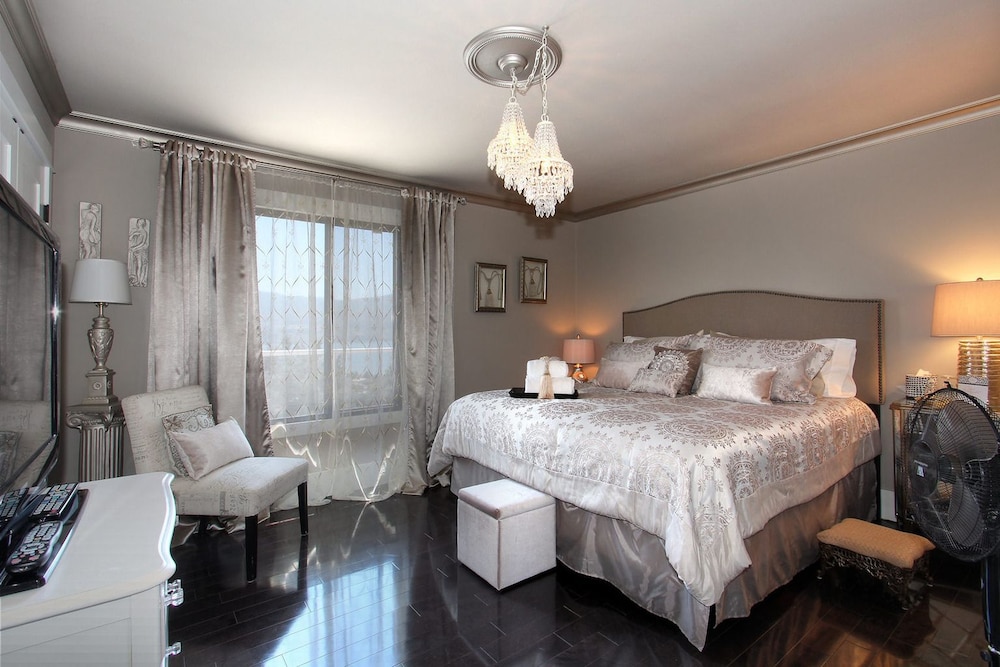 Room, 1 King Bed, Lake View (Crystal) photo 1