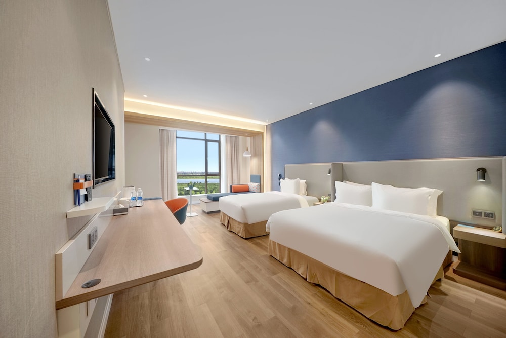 Standard Room, Multiple Beds - Photo 1