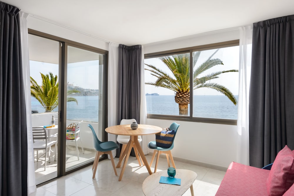 Apartment, 2 Bedrooms, Sea View - Photo 6
