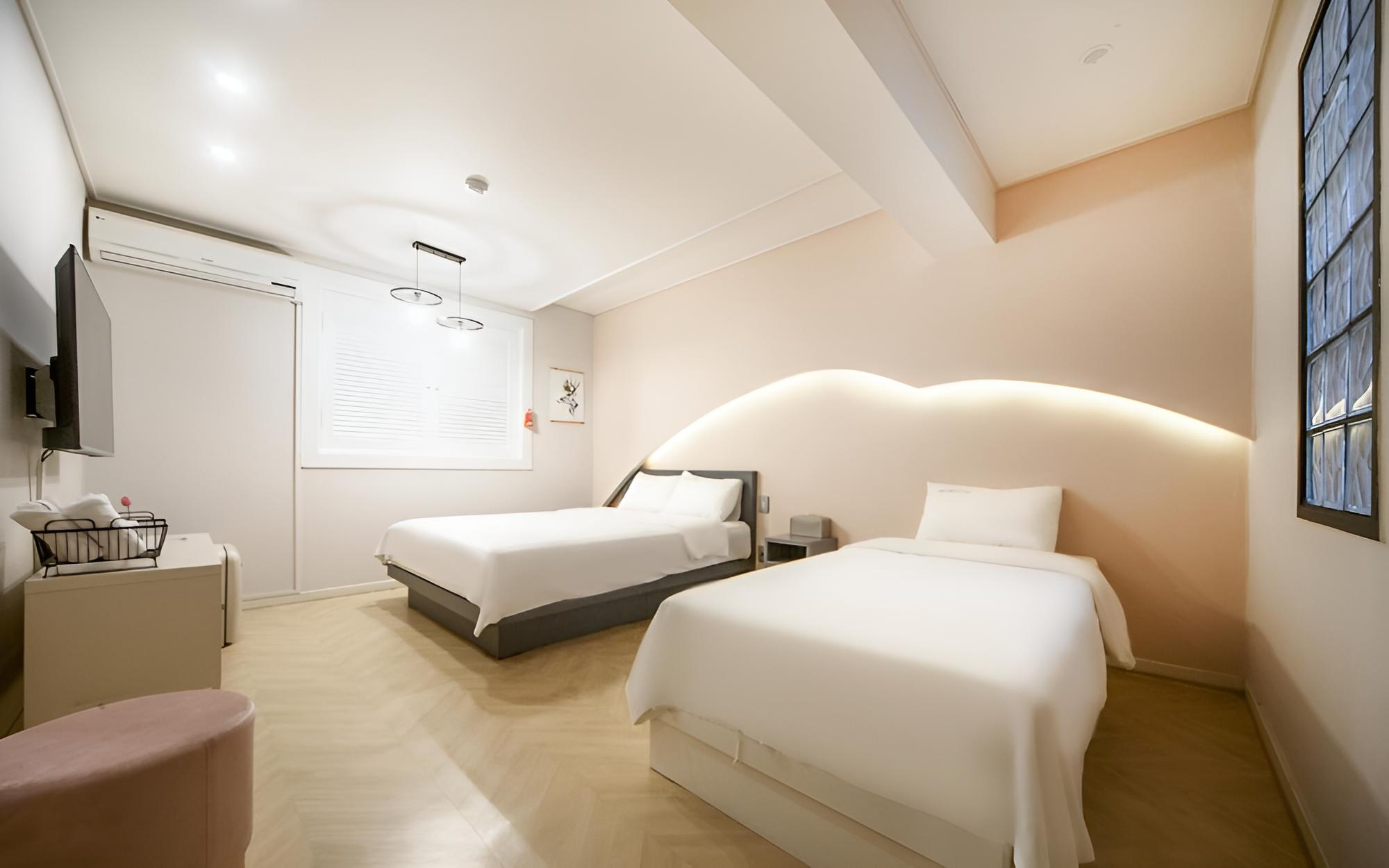 Room (Twin (non-smoking double + single Net) - Photo 3