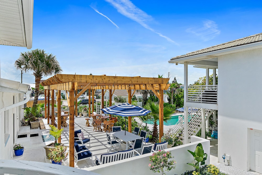 Panoramic Studio Suite, 1 King Bed with Sofa bed, Ocean View, Oceanfront photo 3