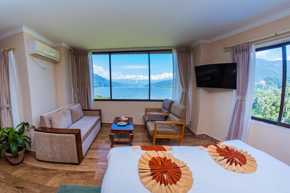 Standard Suite, Lake View - Photo 12
