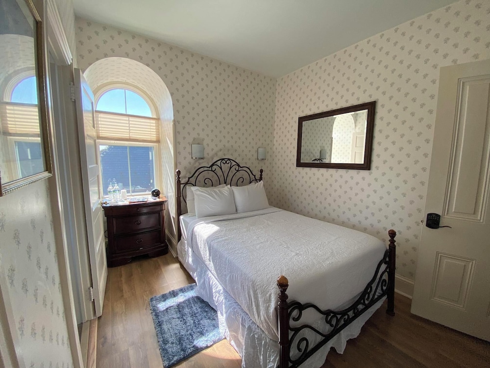 Classic Room, 1 Double Bed, Non Smoking, Pool Access (Room 5)