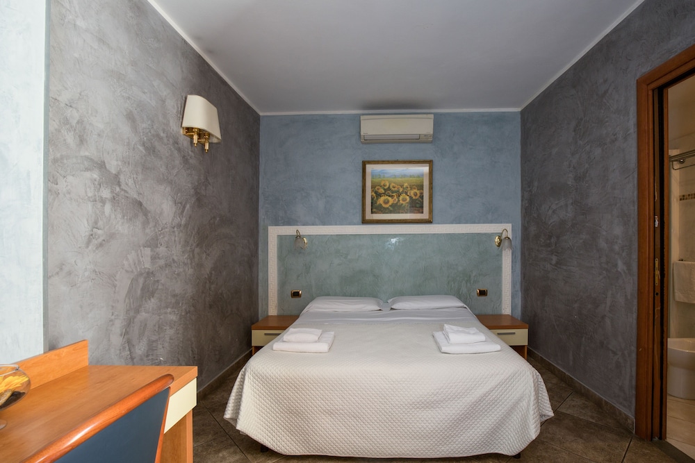 Classic Double or Twin Room photo 2