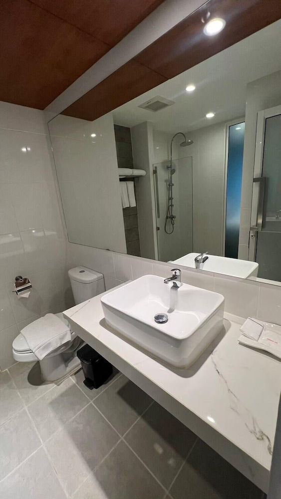 Premier Deluxe Room - Photo 13