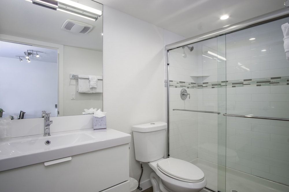 Standard Suite, 1 Bedroom, Balcony (King) - Photo 5
