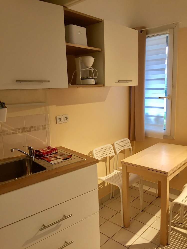 One Bedroom Duplex with Kitchenette with 1 Double and 1 Sofa Bed - Photo 5